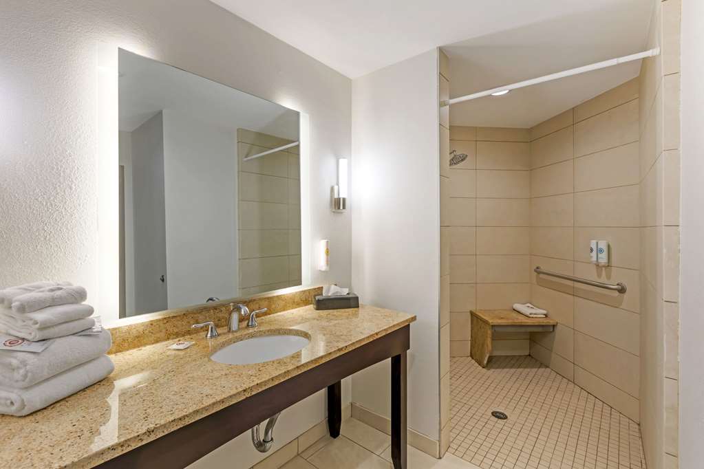 Comfort Inn & Suites Verona at Turning Stone Resort Casino - photo 13