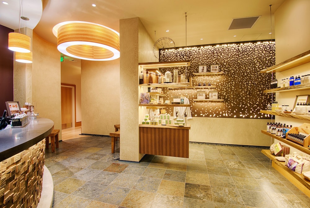 Cedarbrook Lodge - photo 3