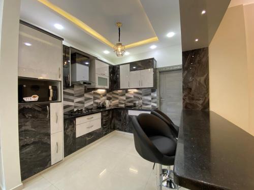 ZAHA Vacation Home 3 Elegant & Spacious 2 br family apt Shahrah e Faisal — 4-Star Luxury Hotel in Karachi, Pakistan