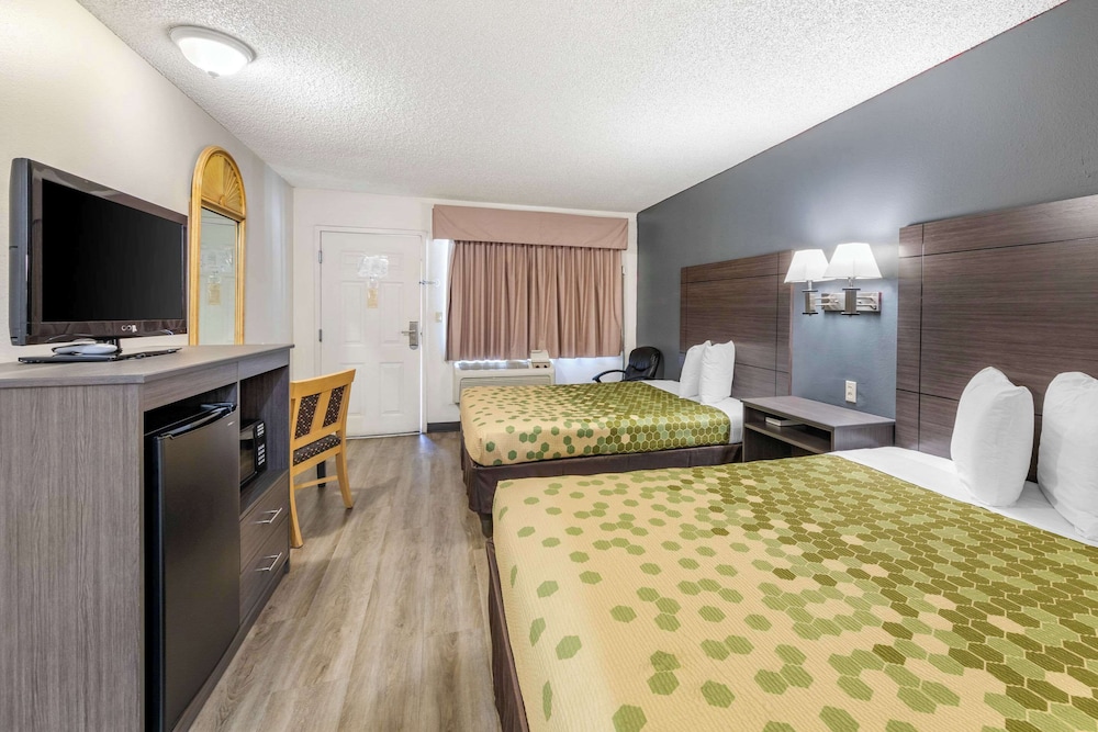 Econo Lodge On Historic Route 66 - photo 8
