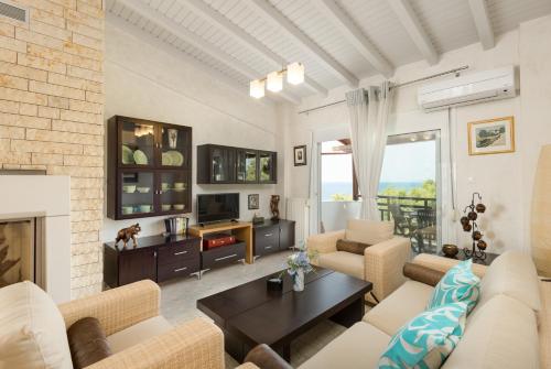 Apartment with 2 bedrooms in Neos Marmaras with wonderful sea view enclosed garden and WiFi 500 m from the beach — 4-Star Luxury Hotel in Neos Marmaras, Greece