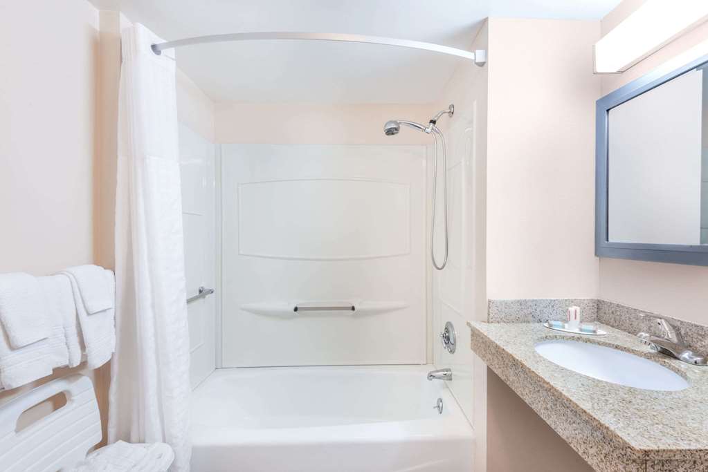 Days Inn By Wyndham Middletown Newport Area - photo 18