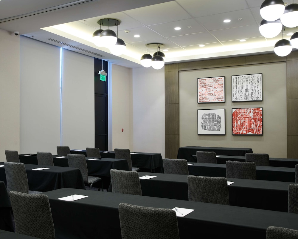 Hampton Inn & Suites Los Angeles Sherman Oaks - photo 55