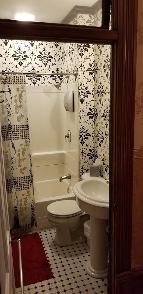 Historic Victorian Inn - photo 52