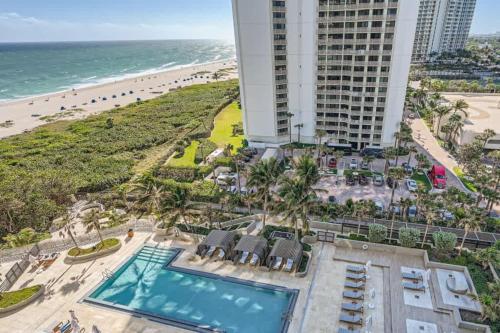 Amrit Resort Bask in Rare Oceanfront Luxury with Stunning Views — hotel in Riviera Beach