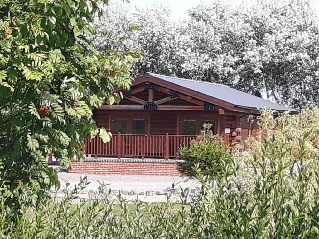 No 6 Lake View Lodges 28283 — 4-Star Luxury Hotel in Old Leake, United Kingdom
