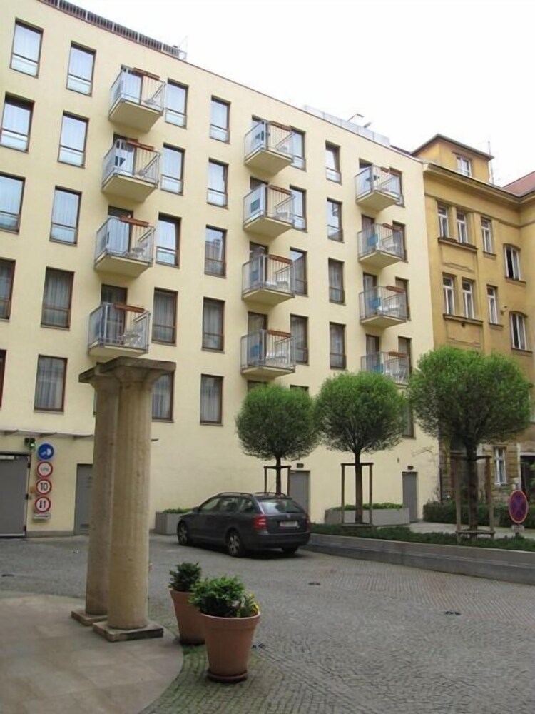 Aparthotel Austria Suites - last minute hotel in Prague