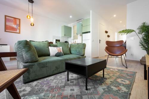 11CRC1037 Newly decorated apartment near Sants Station — 4-Star Luxury Hotel in Barcelona, Spain