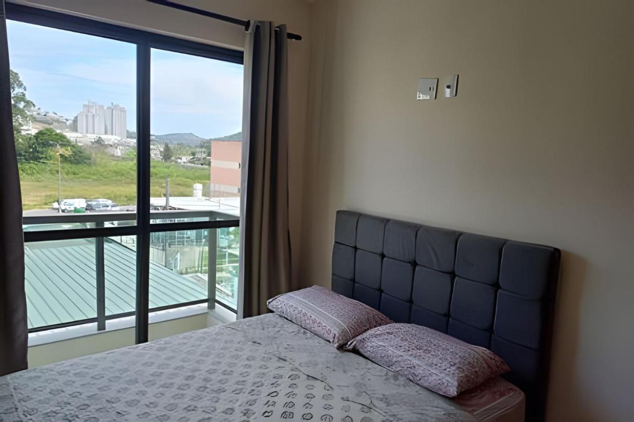 Apartamento em São Pedro 405 AR quarto de casal — 4-Star Luxury Hotel in Juiz De Fora, Brasil