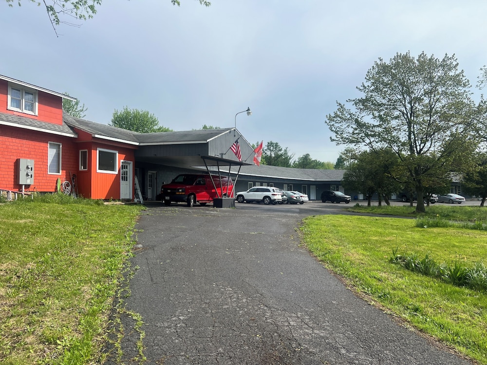 Nest Inn — hotel in Watertown
