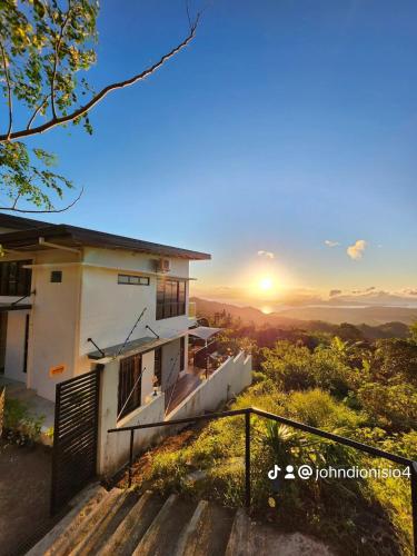 The Hillside Villa Tagaytay — 4-Star Luxury Hotel in Laurel, Philippines