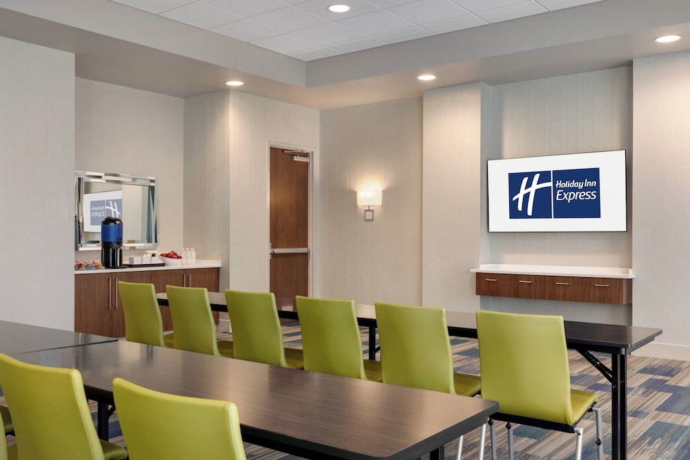 Holiday Inn Express And Suites Dalton Walnut Ave - photo 44