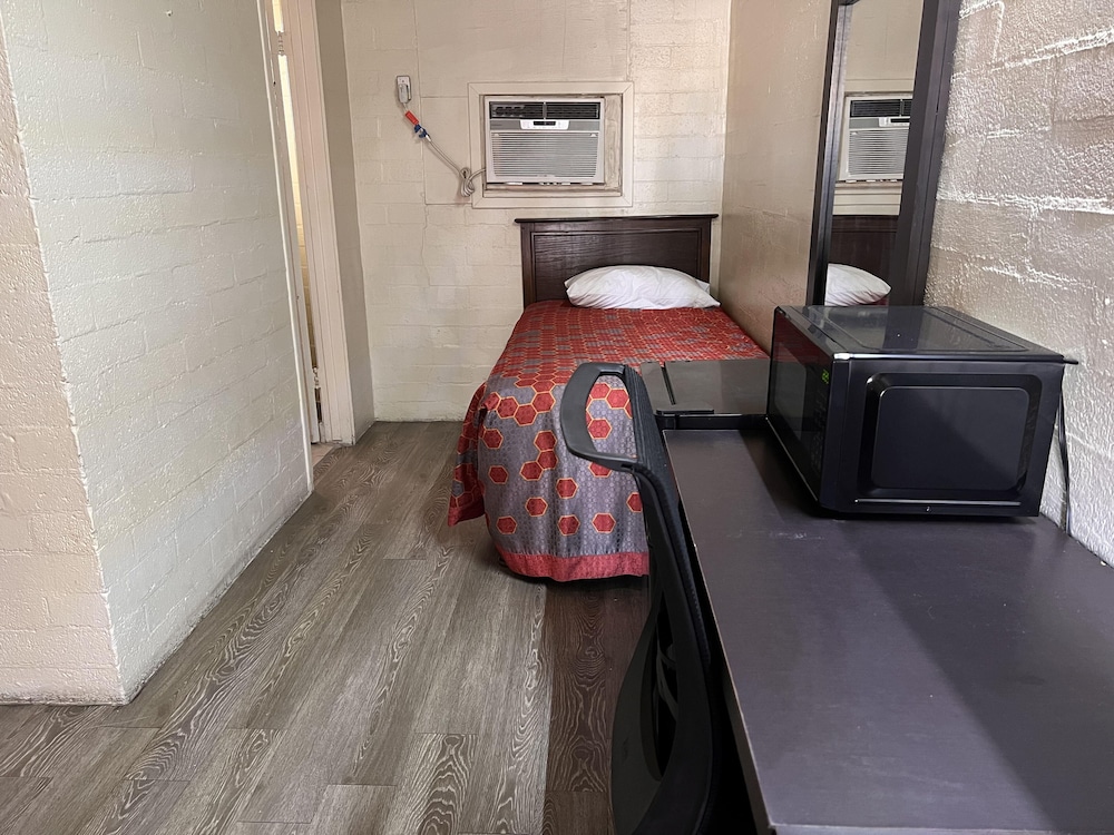 Border Motel - photo 5