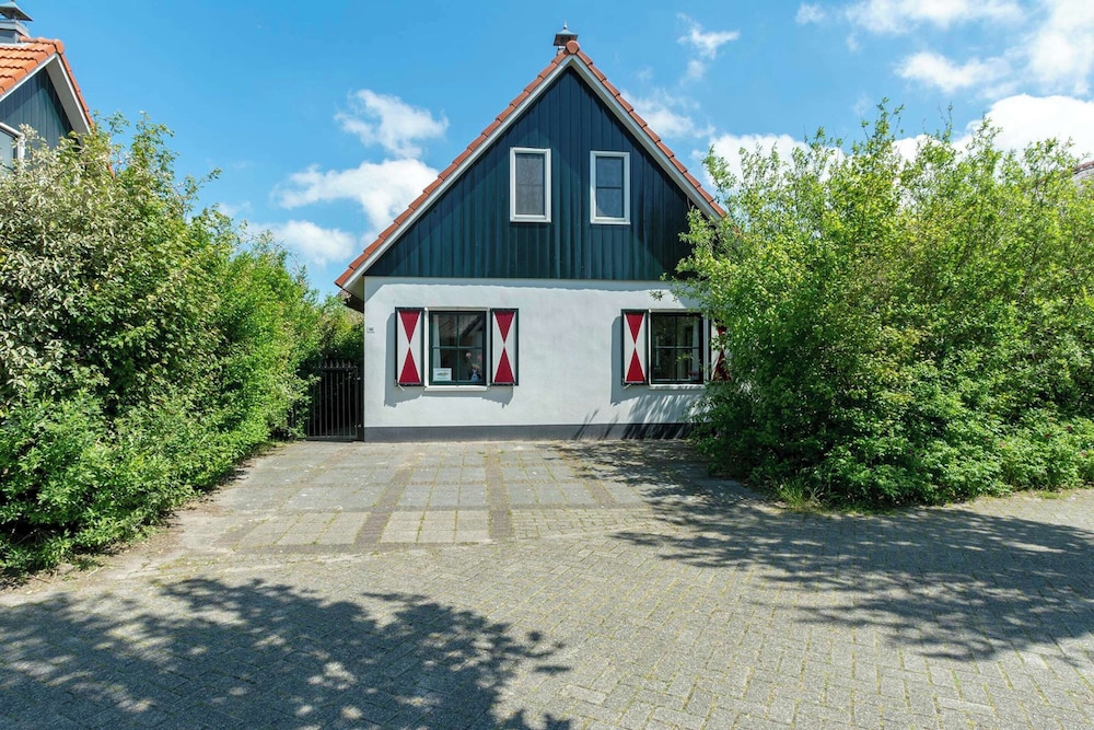 Villa in Callantsoog near the Beach — 4-Star Luxury Hotel in Callantsoog, Netherlands