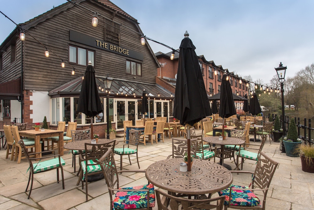 The Bridge Hotel - carbon neutral hotel in Chertsey