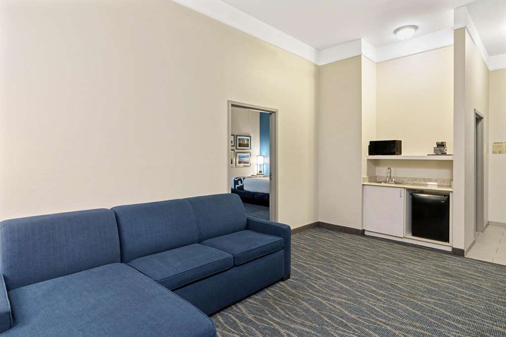 La Quinta Inn & Suites by Wyndham Phoenix I 10 West - photo 37