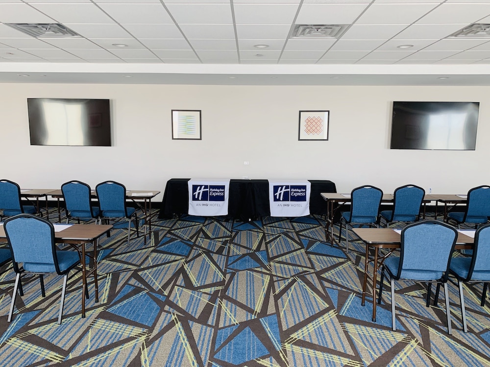 Holiday Inn Express & Suites Chicago Hoffman Estates by IHG - photo 32