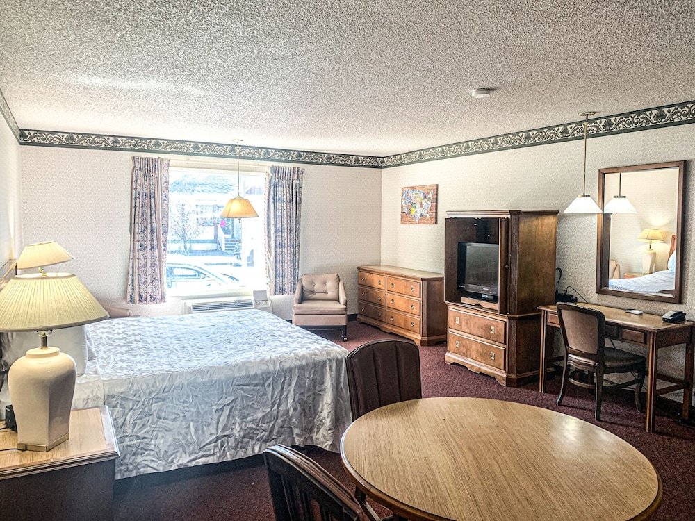 Econo Lodge Inn & Suites Winnemucca - photo 8
