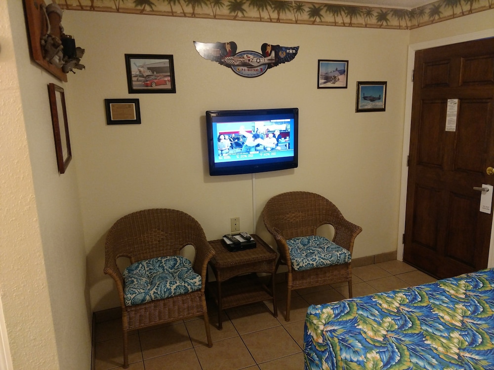 Amelia's Landing Hotel - photo 7