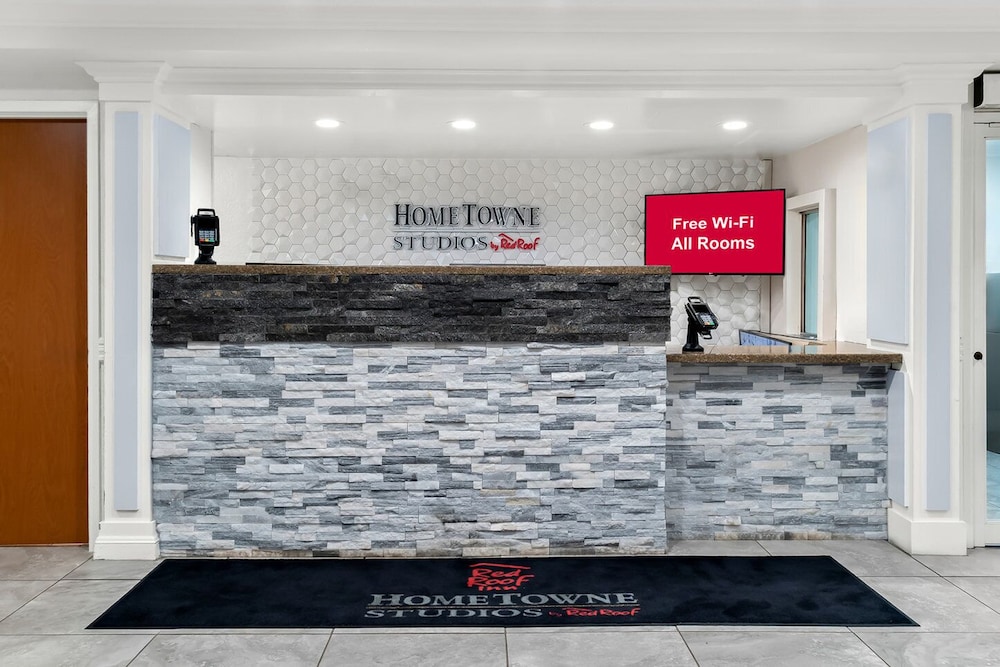 HomeTowne Studios by Red Roof Auburn Hills - photo 2