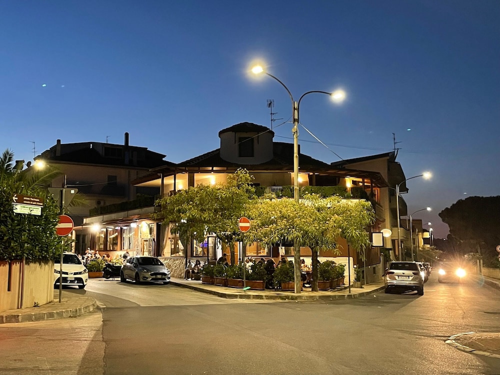 L'incontro Suite B&B Santeramo — 4-Star Luxury Hotel in Santeramo In Colle, Italy