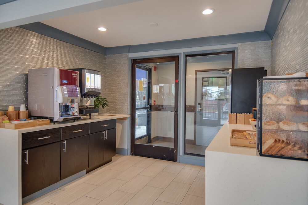 Americas Best Value Inn Hayward - photo 32