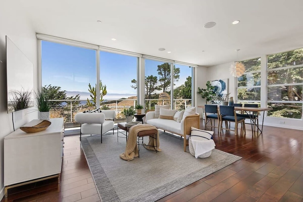 Marbella Lane Cozy and Eccentric Design Home — 4-Star Luxury Hotel in Pacifica, United States