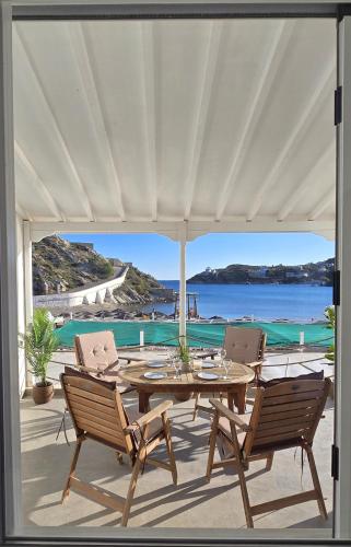 Seaside Haven in Vari — 4-Star Luxury Hotel in Vari, Greece