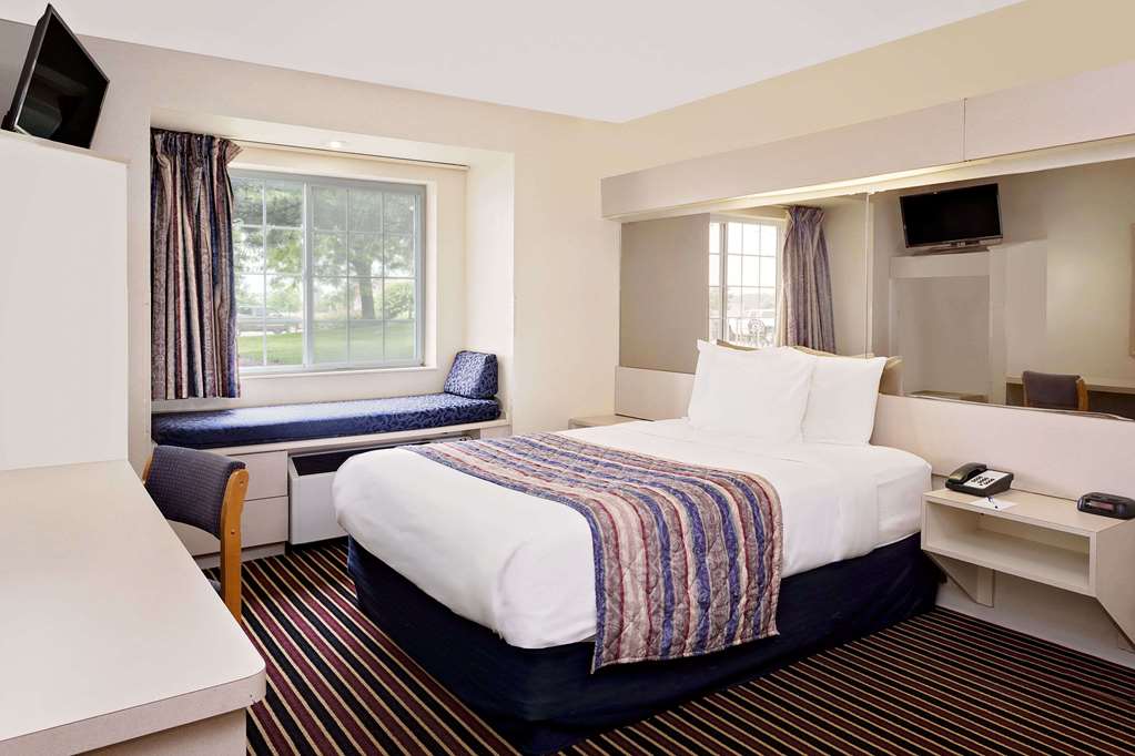 Microtel Inn & Suites by Wyndham Madison East - photo 12