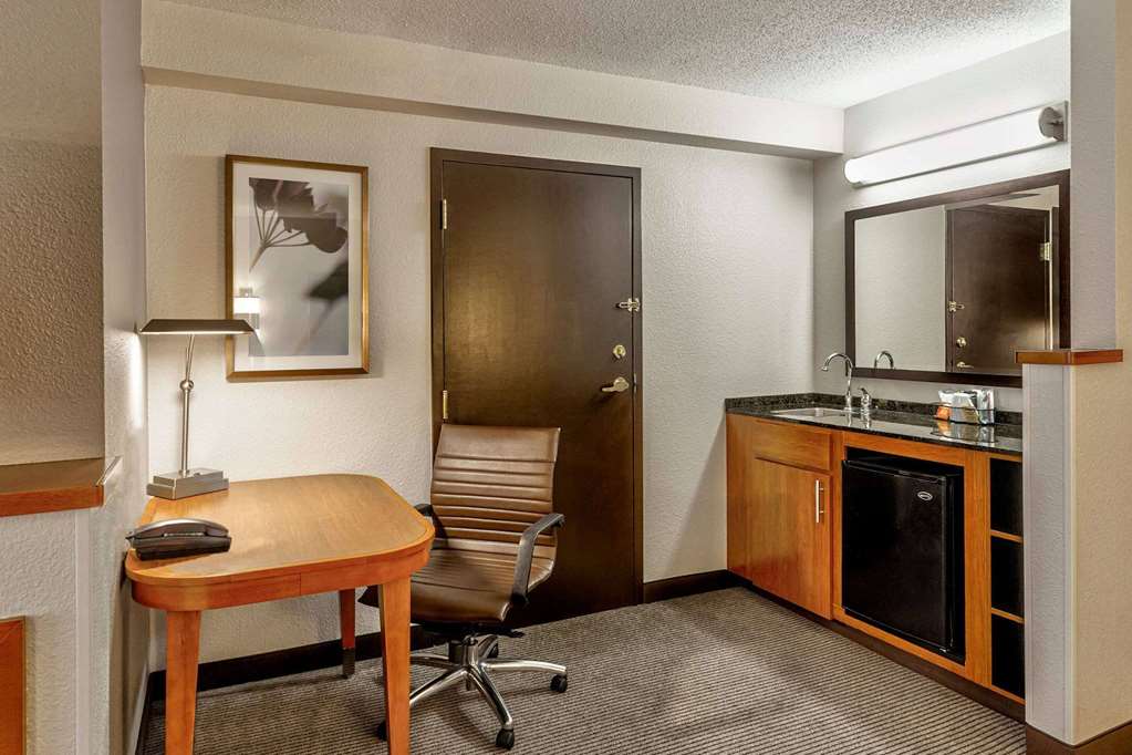 Wyndham Garden Kansas City Airport - photo 15