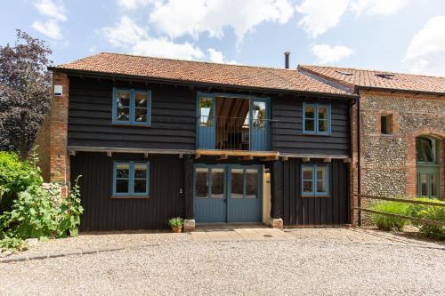 Owl Barn - carbon neutral hotel in Unknown City
