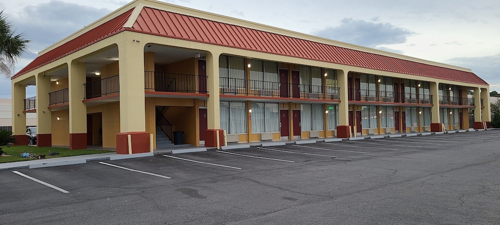 Red Roof Inn Tifton - photo 18