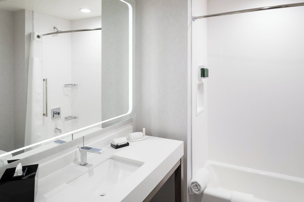 Courtyard by Marriott Houston Heights I 10 - photo 16
