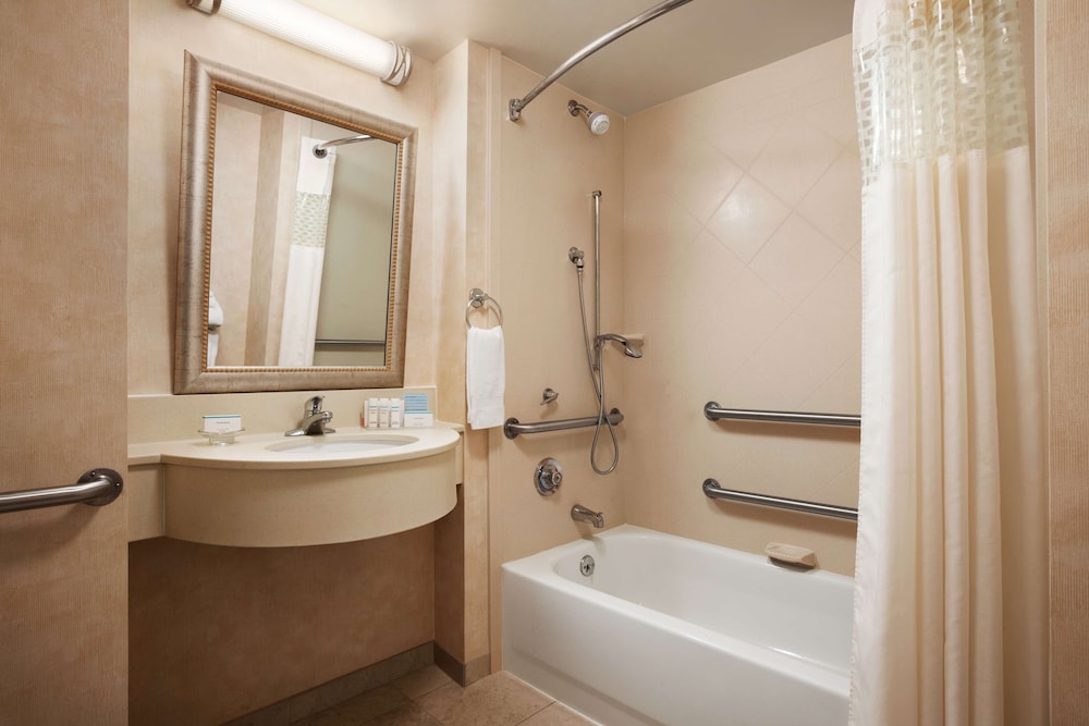 Hampton Inn Geneva - photo 17