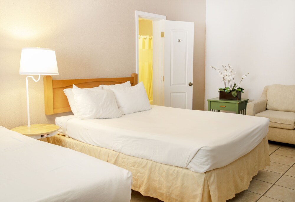 Inn at Palm Springs - photo 4