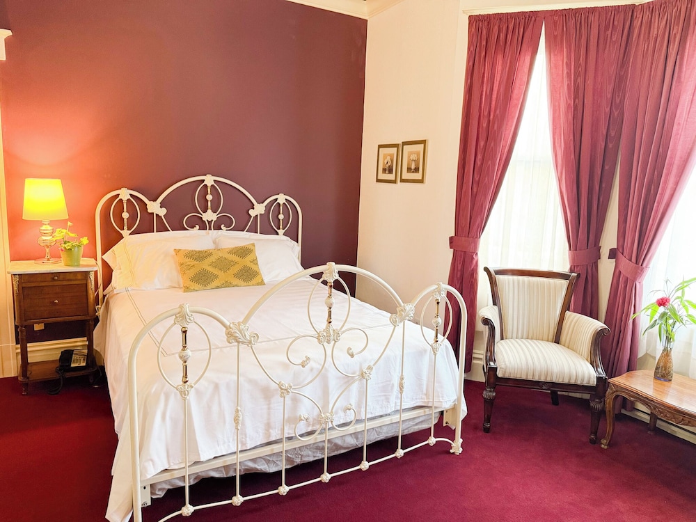 Nob Hill Inn - photo 19