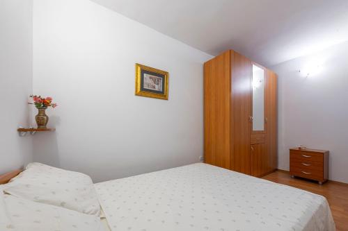 Madonna Field Apartment II