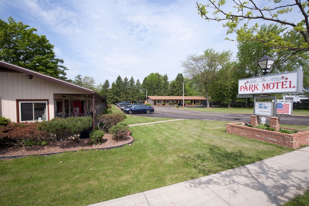 Park Motel - carbon neutral hotel in Marshfield