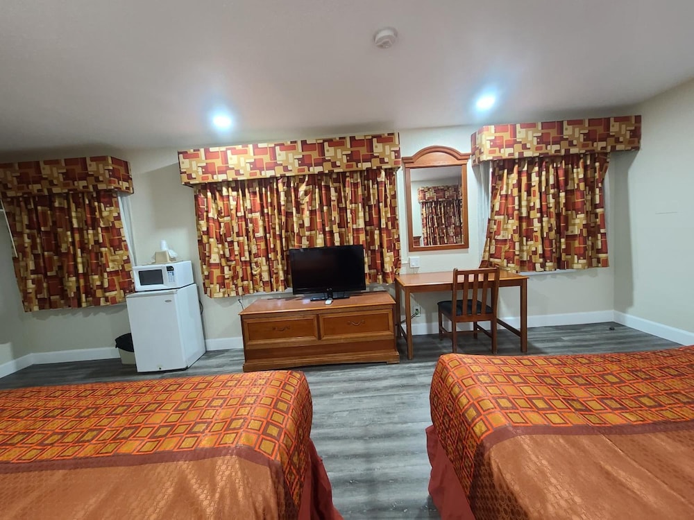 Majestic Inn And Suites - photo 7