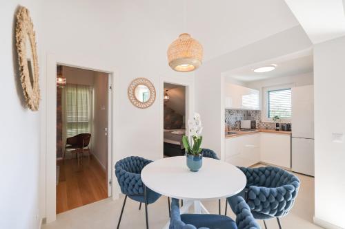 Apartments and rooms Mila M — 4-Star Luxury Hotel in Sveti Filip I Jakov, Croatia