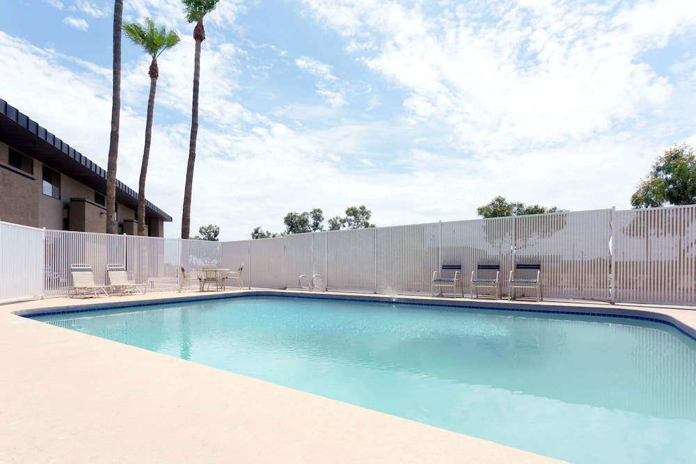 Rodeway Inn & Suites Chandler Phoenix South I 10 - photo 10