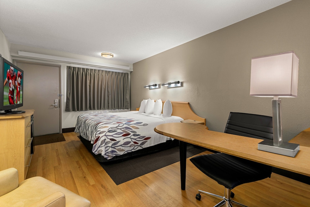 Red Roof Inn Salem - photo 20