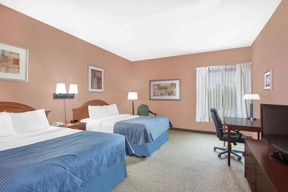 Howard Johnson by Wyndham Amherst Hadley - photo 7