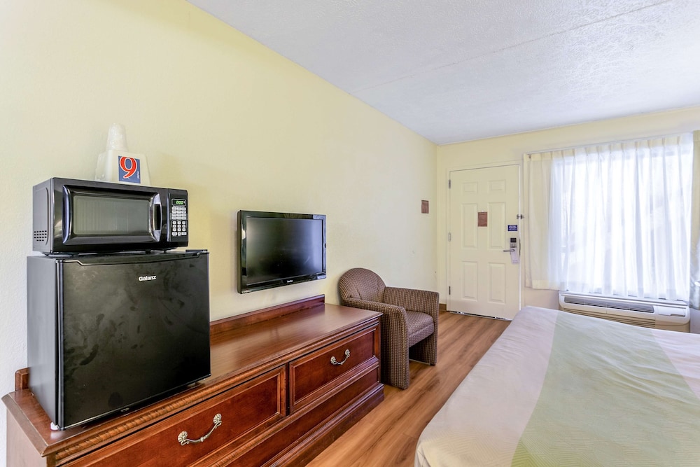 Americas Best Value Inn Edgewood - photo 12