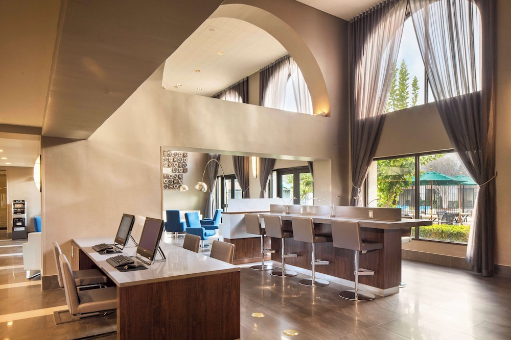 Doubletree by Hilton Newark Fremont - photo 3