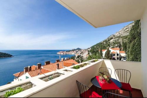 Apartment Zlatni Potok Best View of the Old Town — 4-Star Luxury Hotel in Dubrovnik, Croatia
