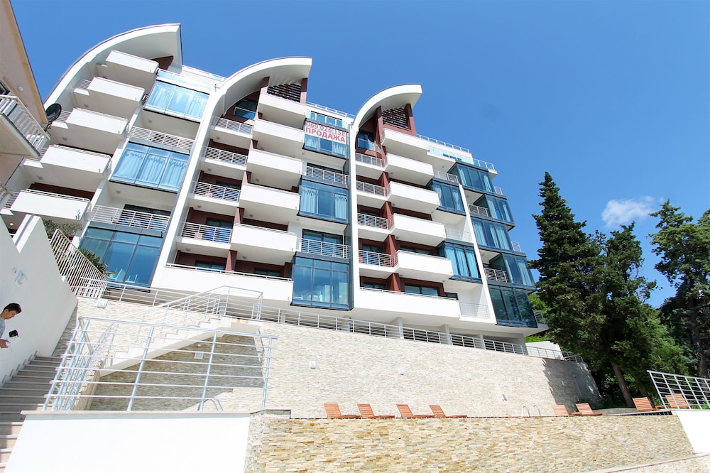 Apartments Aqua — 4-Star Luxury Hotel in Budva, Montenegro