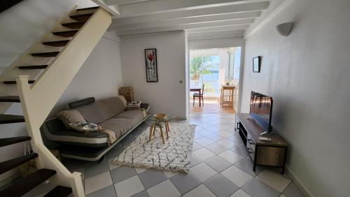 The Sandies in Unknown City, Saint Martin