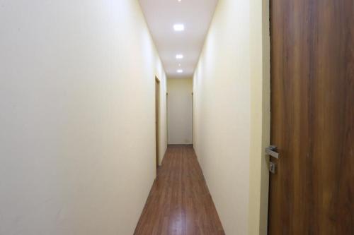 Hotel Crown Near Nesco Center Oberoi Mall Goregaon East