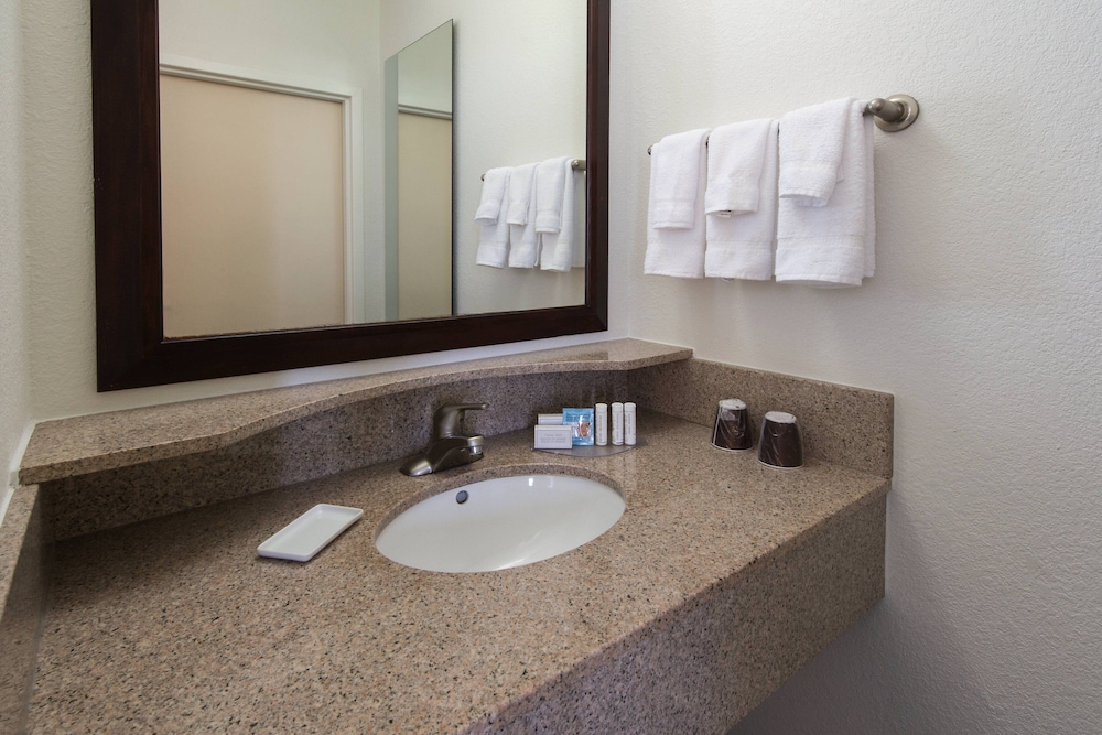 SpringHill Suites by Marriott Greensboro - photo 13